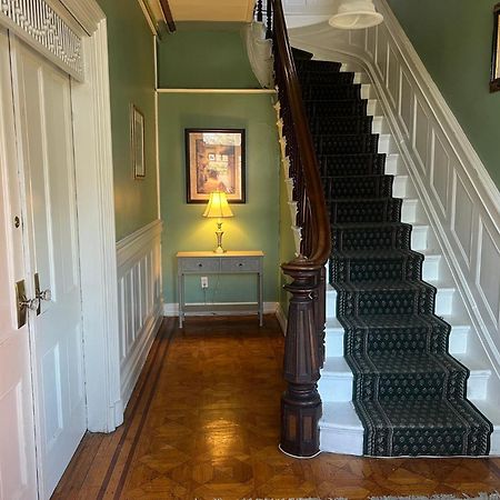 1 Bedroom Private Victorian Apt In Convenient City Location On 5 Acre, Sleeps 4 Poughkeepsie Exterior photo