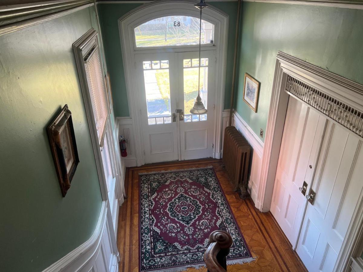 1 Bedroom Private Victorian Apt In Convenient City Location On 5 Acre, Sleeps 4 Poughkeepsie Exterior photo